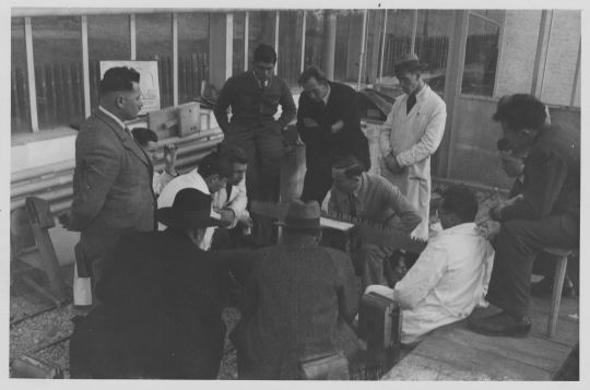 Foto Erster Werkzeugkurs der Forstschule unter Leitung von Forsting. Brodbeck