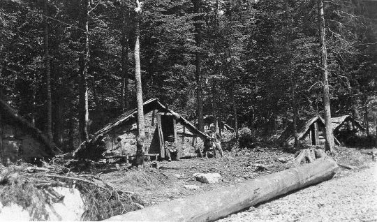 Foto Kolonne italienischer Arbeiter beim forstlichen Wegebau in La Rippe