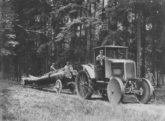 Foto Transport von Langholz mit Deutz-Traktor
