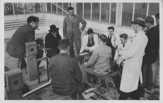 Foto Erster Werkzeugkurs der Forstschule unter Leitung von Forsting. Brodbeck