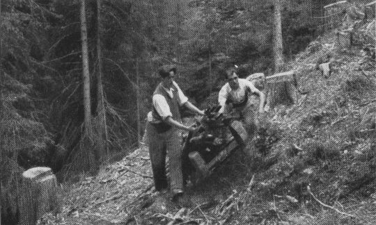 Foto Aufwärtstransport mit Schlitten mit Motorzug.