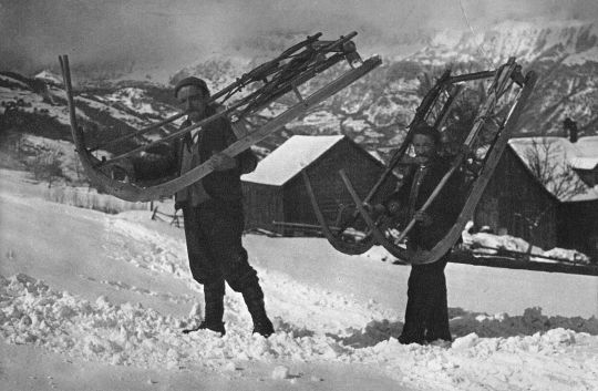 Foto Bergauf-Transport der Schlitten