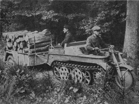 Foto "NSU-Kettenkrad beim Brennholztransport"