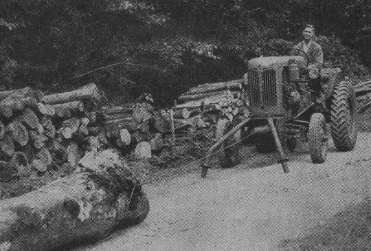 Foto "Normag-Schlepper mit Seilwinde und Bergstütze vorn"