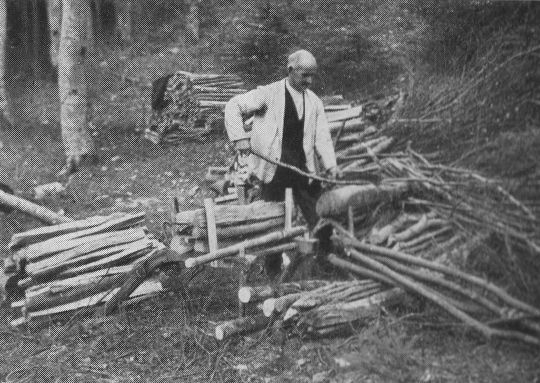 Foto "Einrichtung des Arbeitsplatzes beim Wellenmachen."