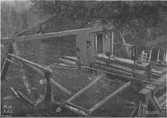 Foto "Obere Station. Beladung", Transport von Bahnschwellen mit Drahtseilriese