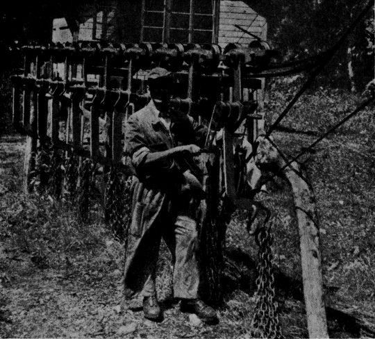 Foto "Leergehänge auf der Abstellschiene (Talstation)"