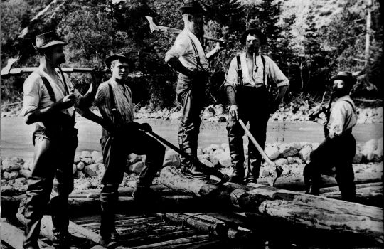 Foto "Isarflößer auf einem Gruppenfoto zu Beginn des Jahrhunderts"