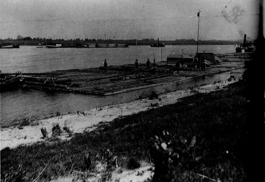 Foto "Rheinfloß der Fa. Vohwinckel aus Mainz"