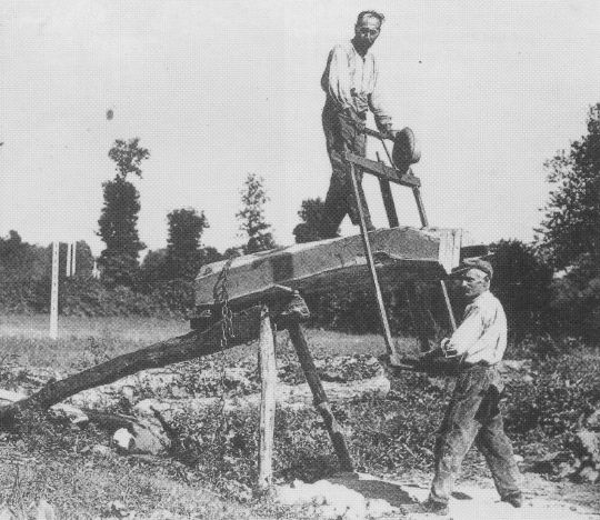 Foto Aufarbeiten des Holzes