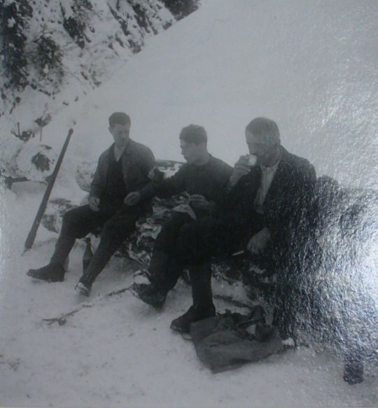 Foto Waldarbeiter bei der Pause