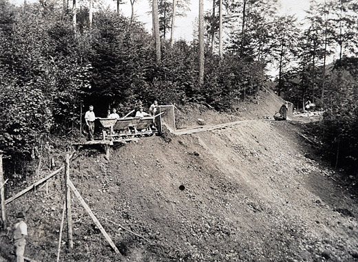 Foto Strassenbau mit Gleisen