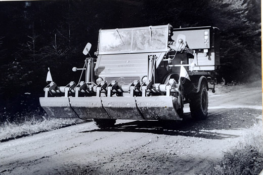 Foto Plattenvibrator an Unimog