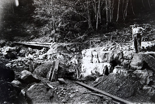 Foto Bau eines Brückenkopfes