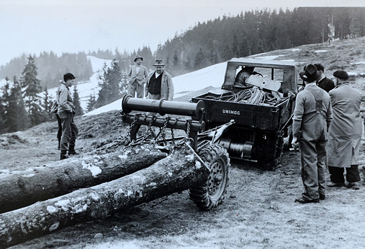 Foto Rücken mit Unimog und Rückewagen