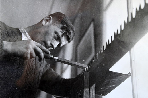 Foto Schärfen einer Waldsäge