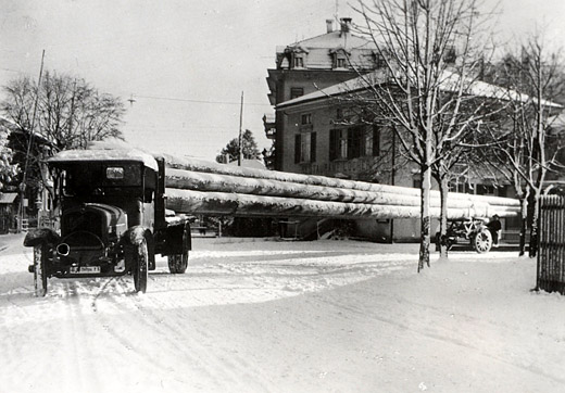 Foto Saurer LKW mit Langholz
