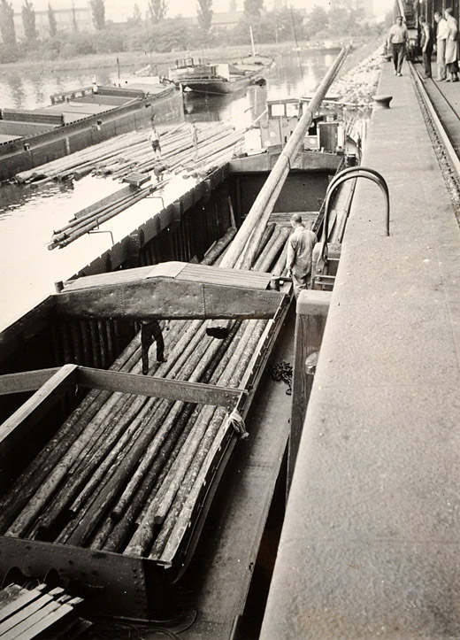 Foto Schiffsverlad von Holz