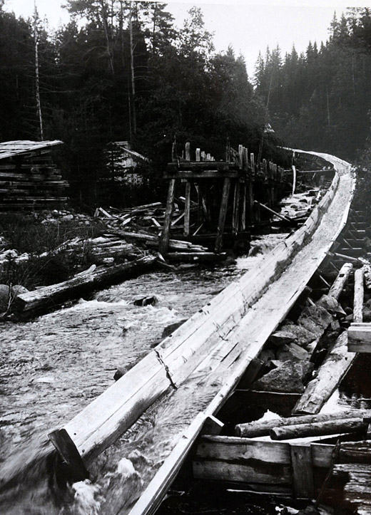 Foto Hölzerner Flösskanal