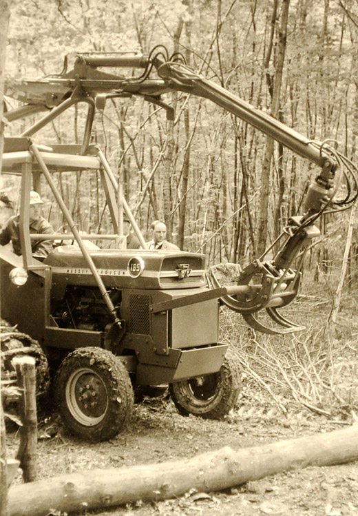 Foto Traktor mit Kranzange