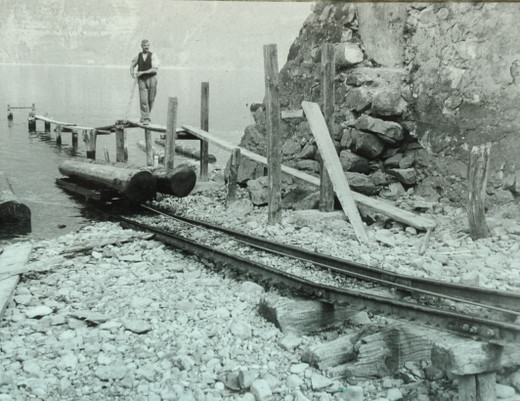 Foto Anlanden von Flossholz