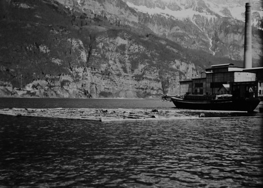 Foto Ledischiff mit Holzfloss