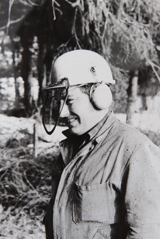 Foto Helm mit Gesichts und Gehörschutz