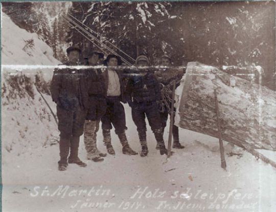 Foto Holz rücken im Winter