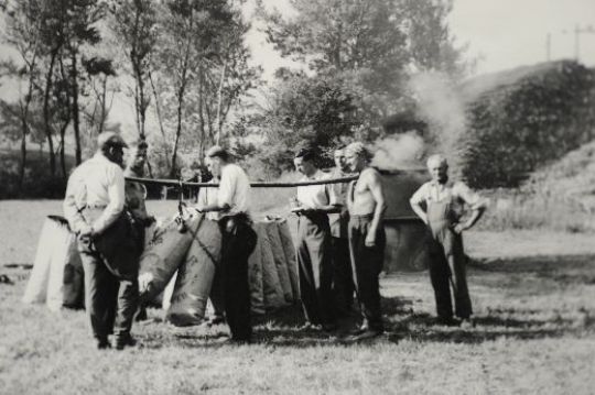 Foto Wägen der Holzkohle